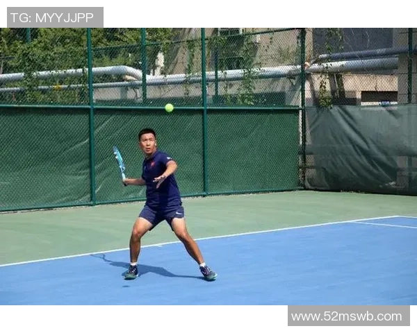 重庆网球队在城市联赛中以72分稳居积分榜首位，展现强劲实力